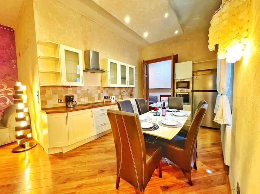 Ultra Central Apartment / 10 Ppl Budapeste Exterior foto