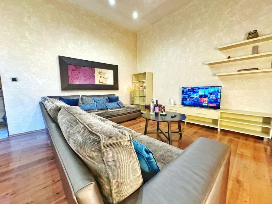 Ultra Central Apartment / 10 Ppl Budapeste Exterior foto
