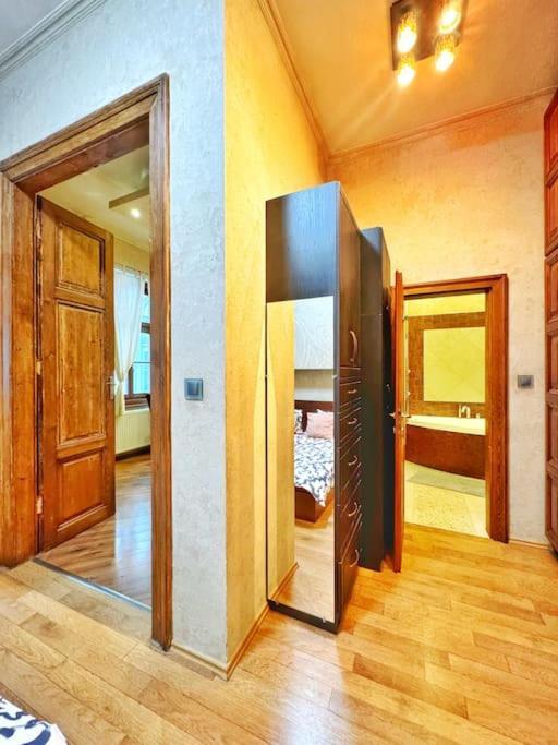Ultra Central Apartment / 10 Ppl Budapeste Exterior foto